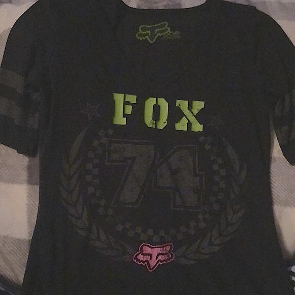Fox shirt in good condition don’t wear and need the money no stains or holes - Picture 1 of 2